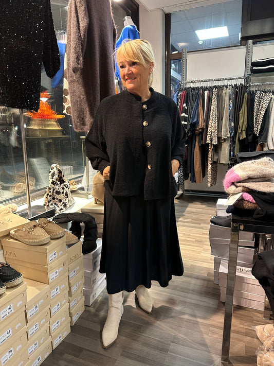 Viittatyylinen jakku musta