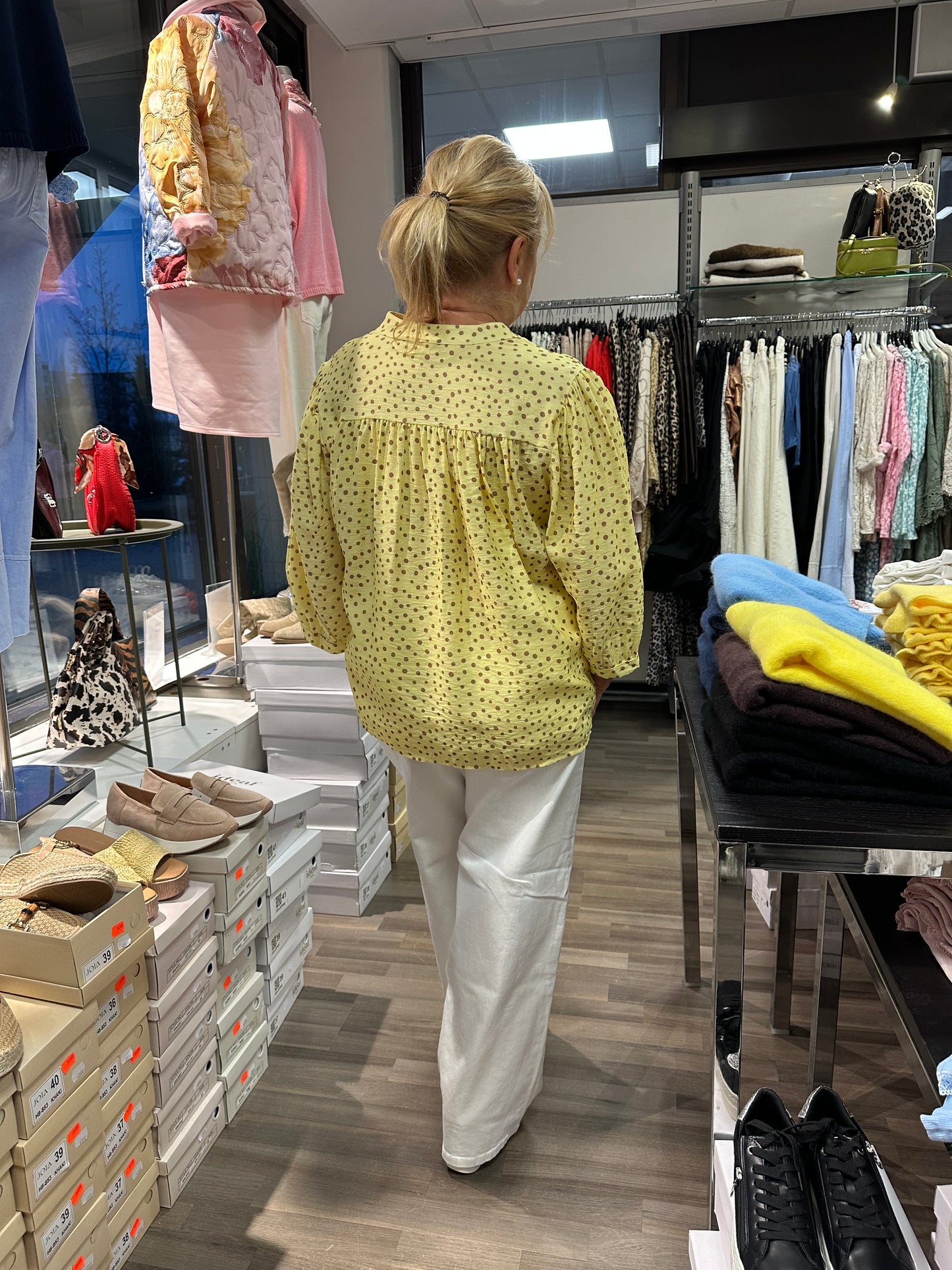 Pilkkukuosinen viskoosipusero (2 väriä)