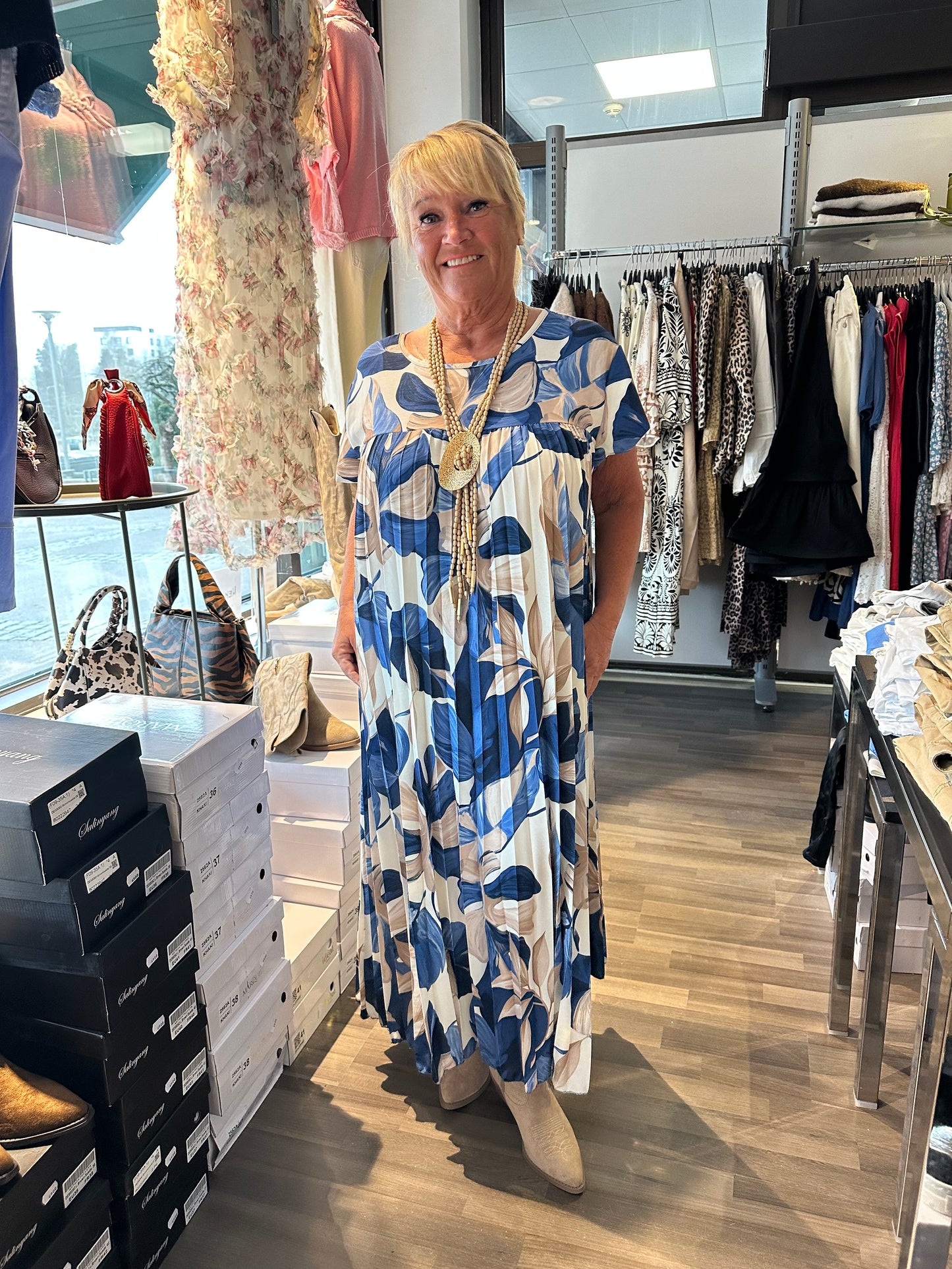 Plussize kuviollinen pliseerattu mekko (5 väriä)