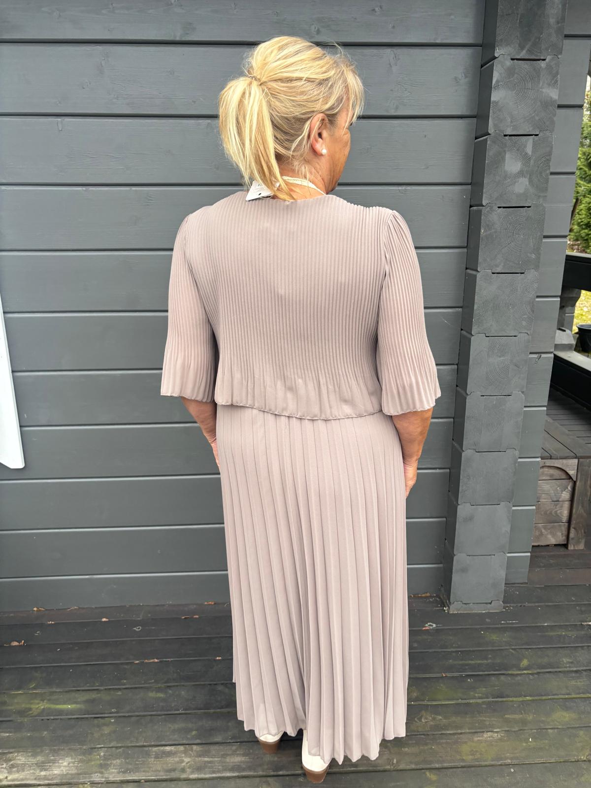 Midimittainen pliseemekko taupe