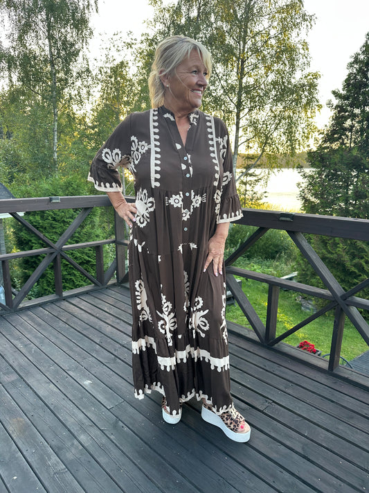 Plussize viskoosimekko ruskea