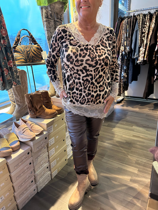 Leo toppi pitsillä beessi