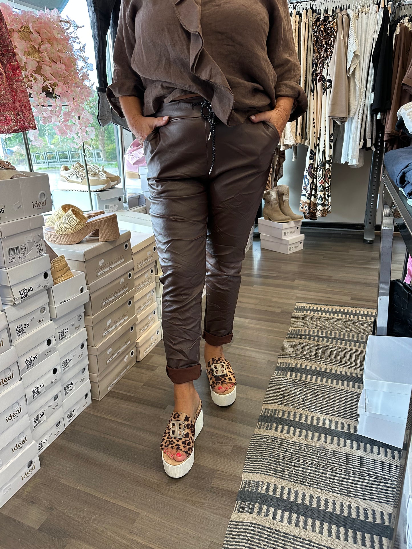 Stretch keinonahkahousu tummanruskea