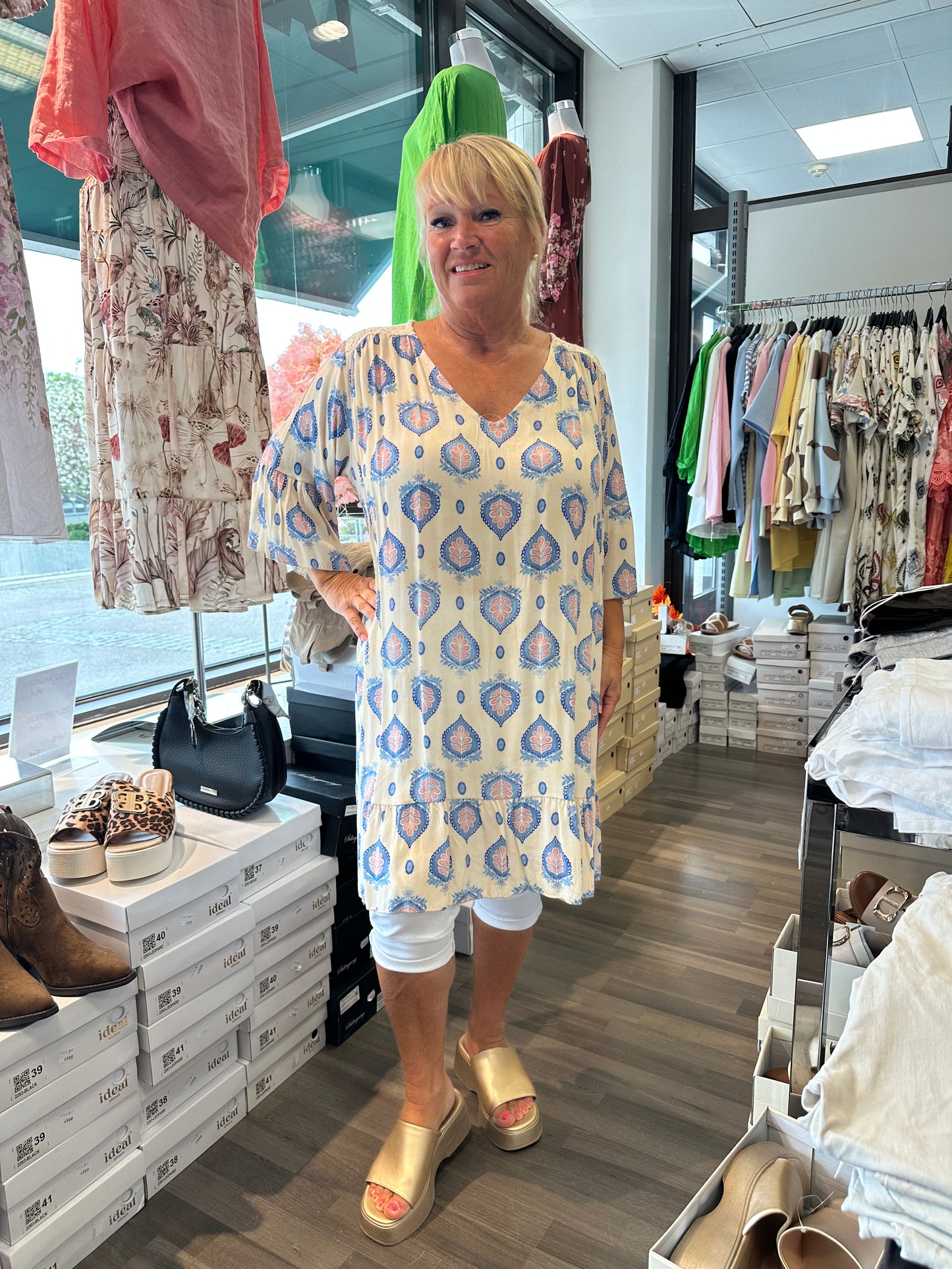 Plussize kuviollinen tunika (3 väriä)