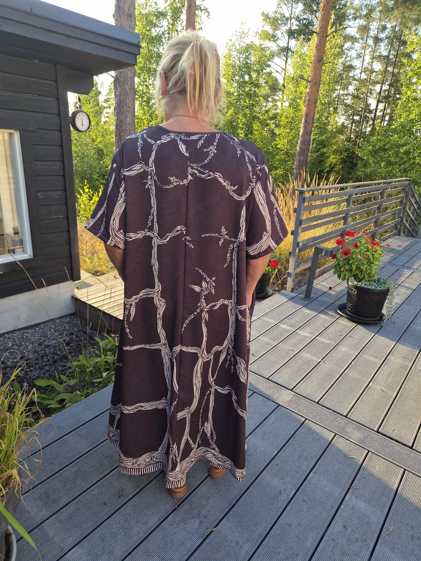 Plussize kuviollinen mekko (4 väriä)