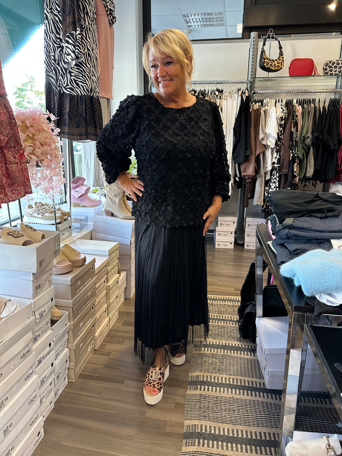 Tyllihame Clemence musta