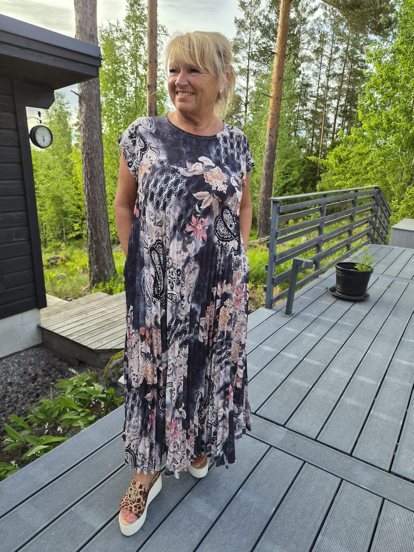 Kuviollinen pliseerattu mekko (5 väriä)