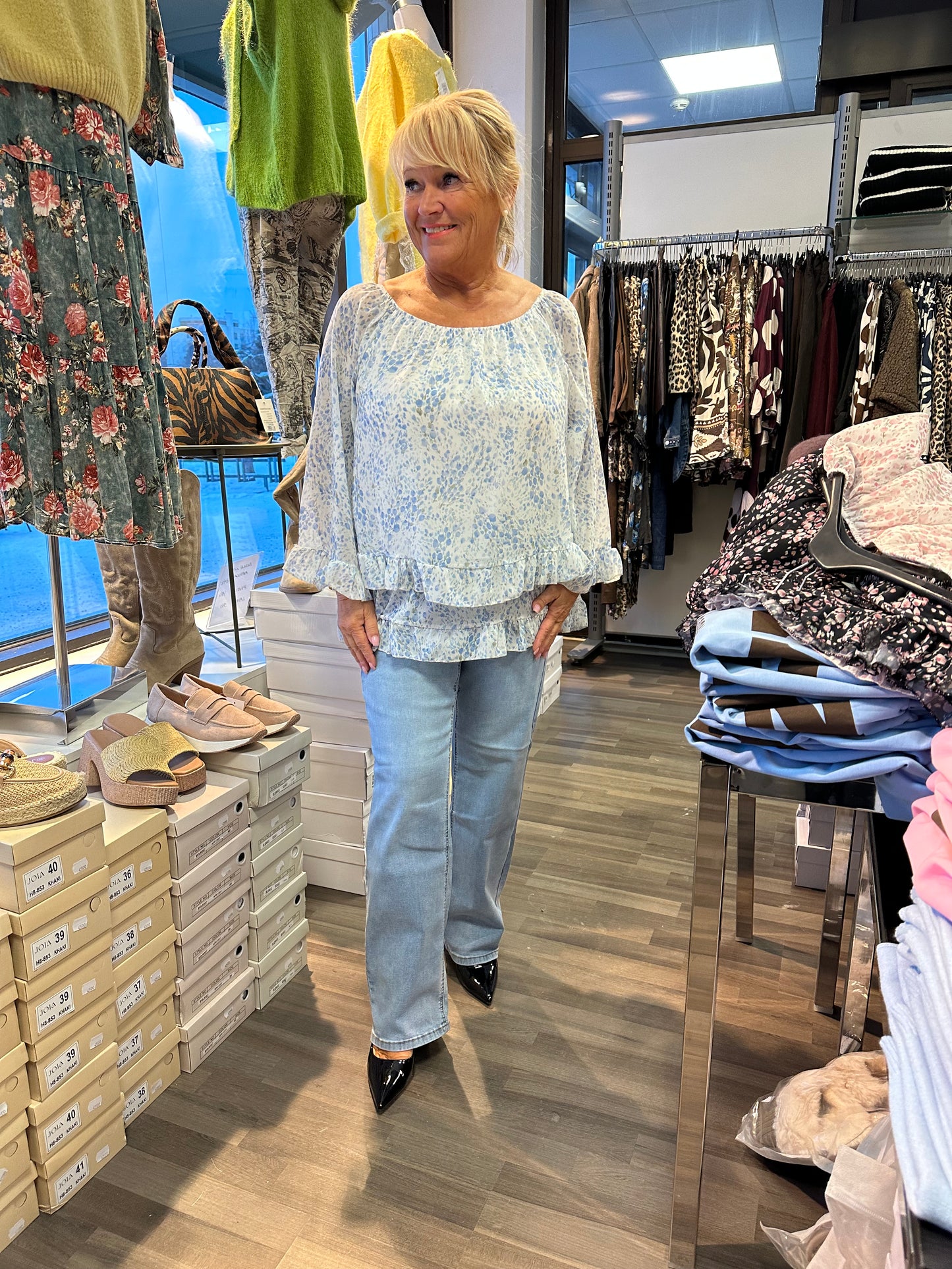 Suoralahkeiset farkut vaalea pesu