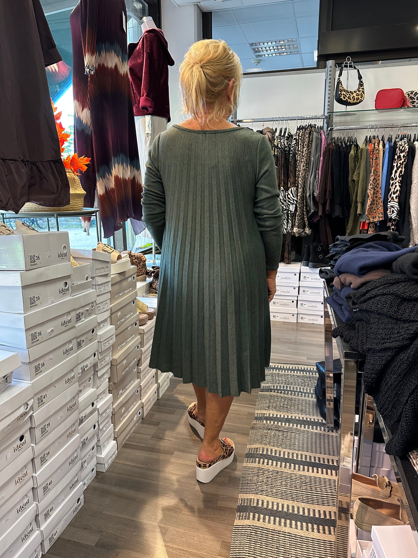 Pliseerattu neulemekko/tunika khaki