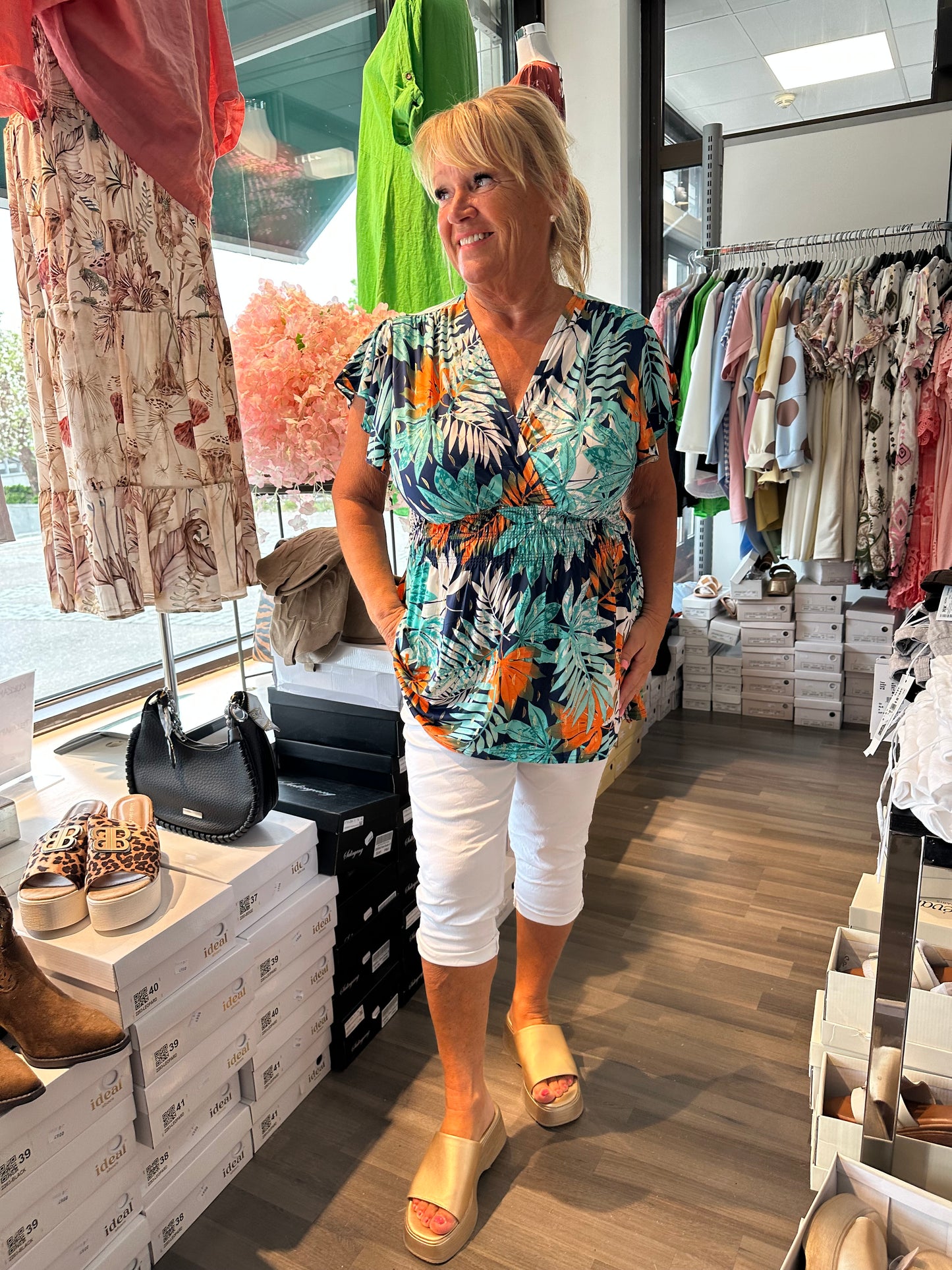 Kuviollinen pusero resorivyötäröllä (4 väriä)