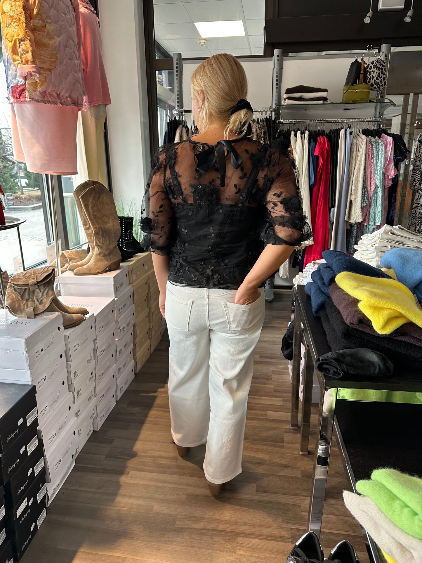 Florence pusero musta