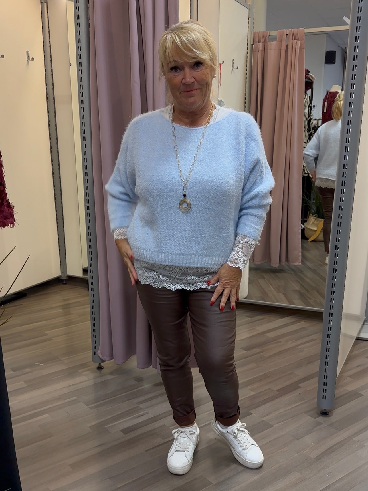 Pörröneule Anouk vaaleansininen