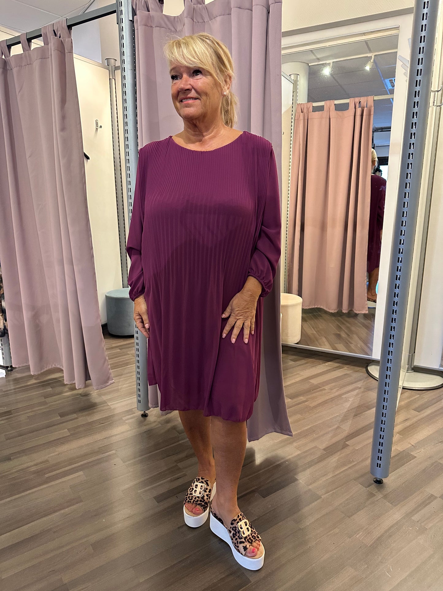 Plussize pliseerattu sifonkitunika/mekko liila