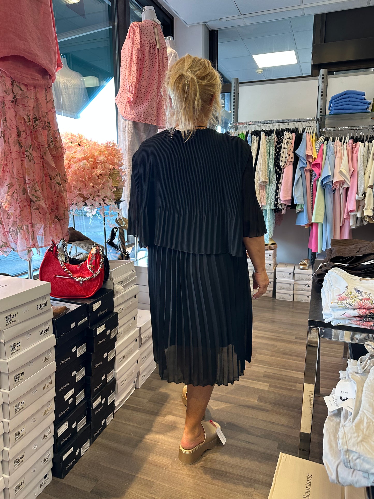 Plussize pliseerattu mekko (4 väriä)