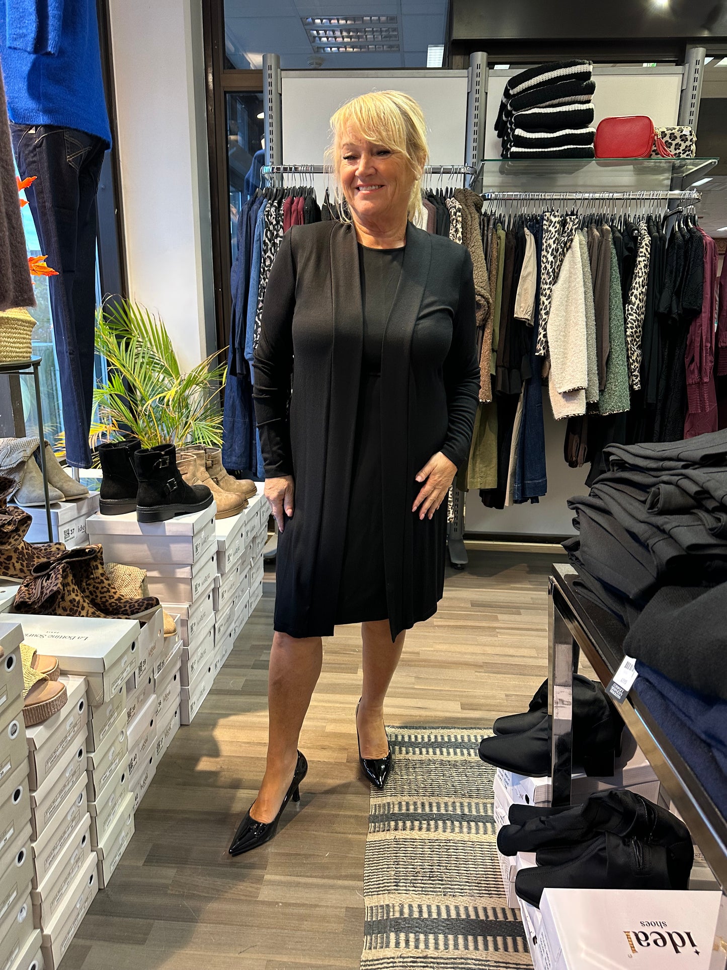 Hienoneuloksinen neuletakki