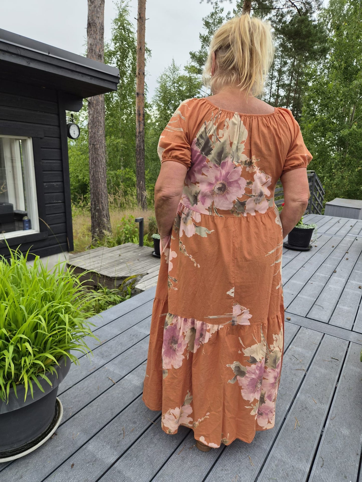 Kukallinen puuvillamekko (3 väriä)