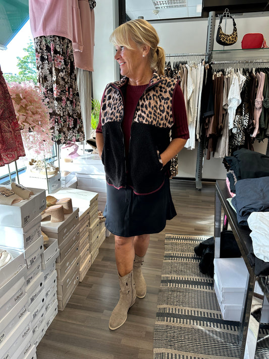 Leo liivi teddykarvalla musta