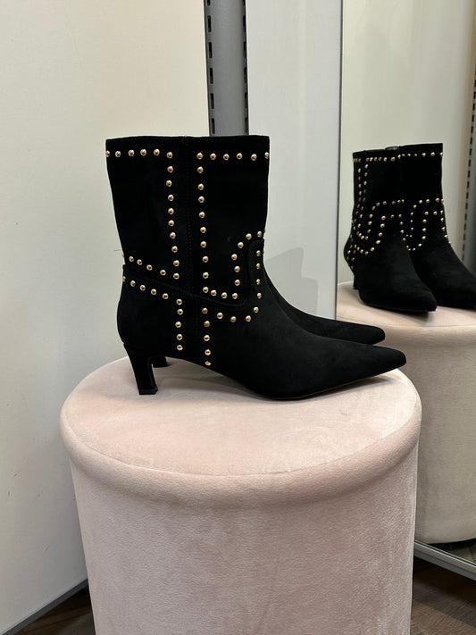 Nilkkurit niittikoristeilla