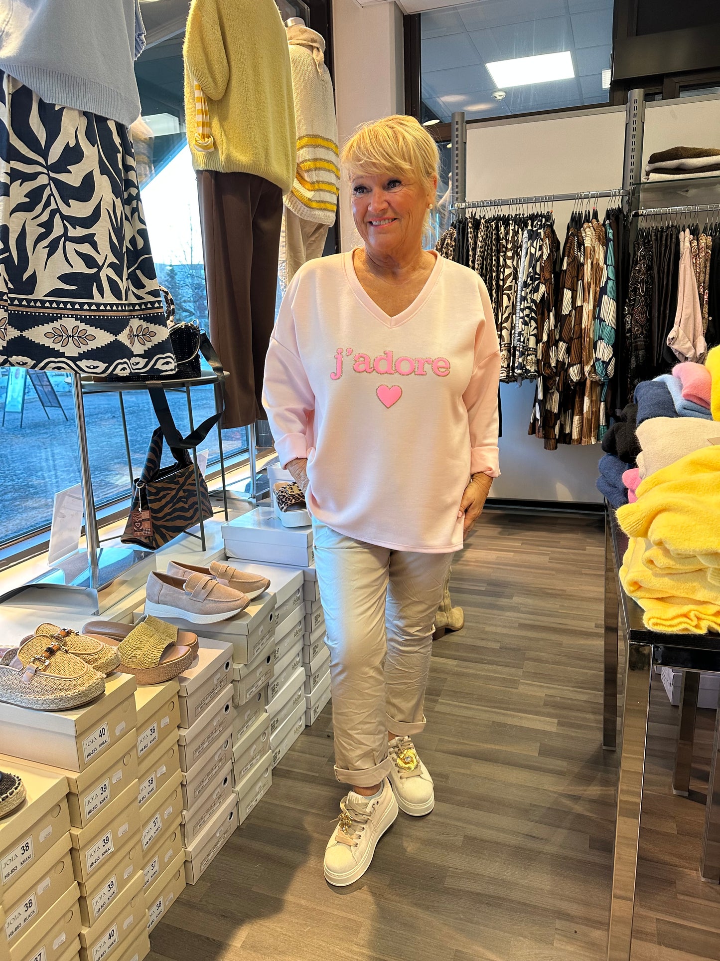 Plussize college v-pääntiellä Jadore roosa