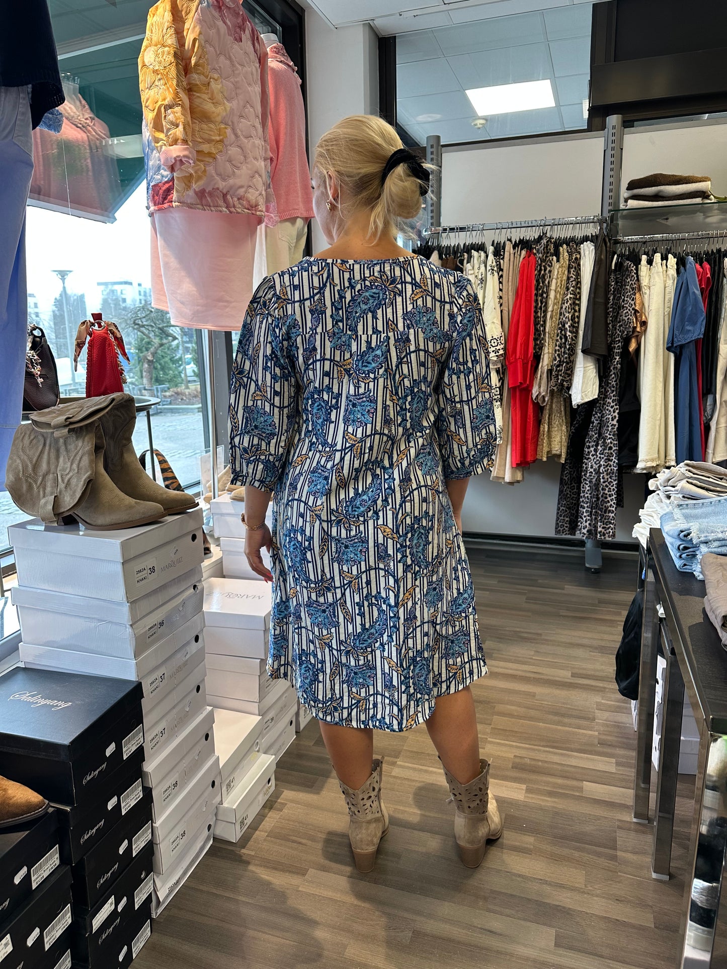 Kuviollinen viskoosimekko Navy