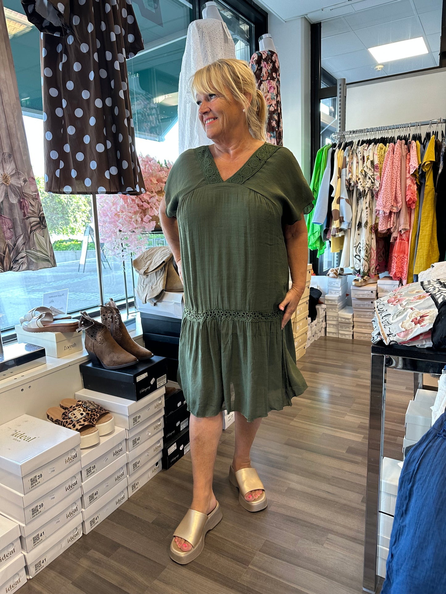 Plussize polvipituinen mekko (7 väriä)