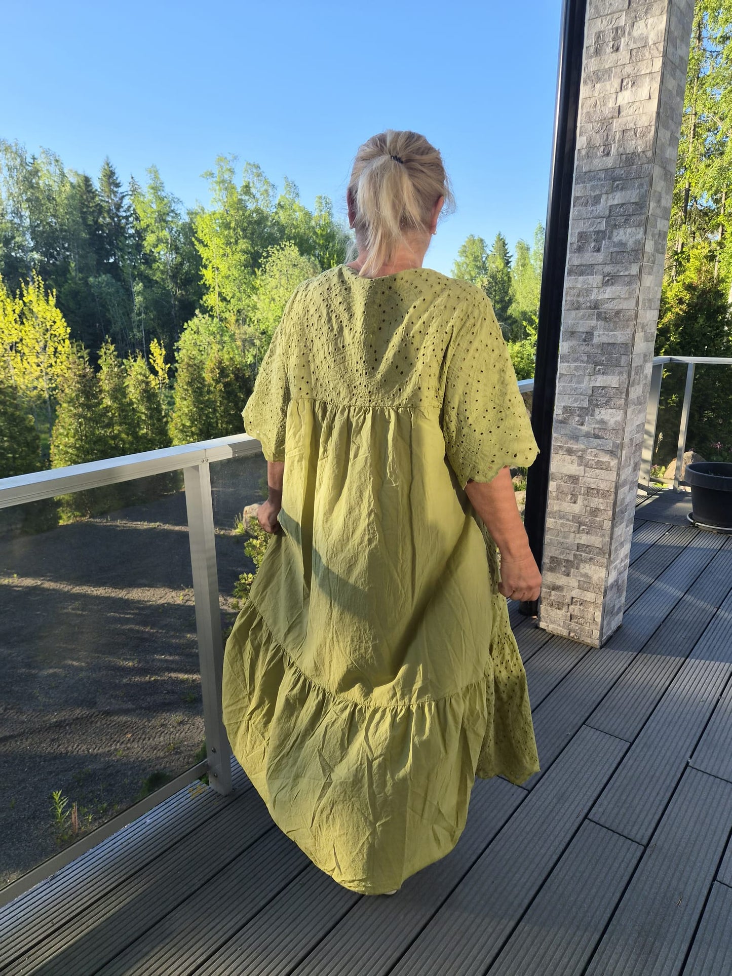 Brodeerattu mekko (6 väriä)