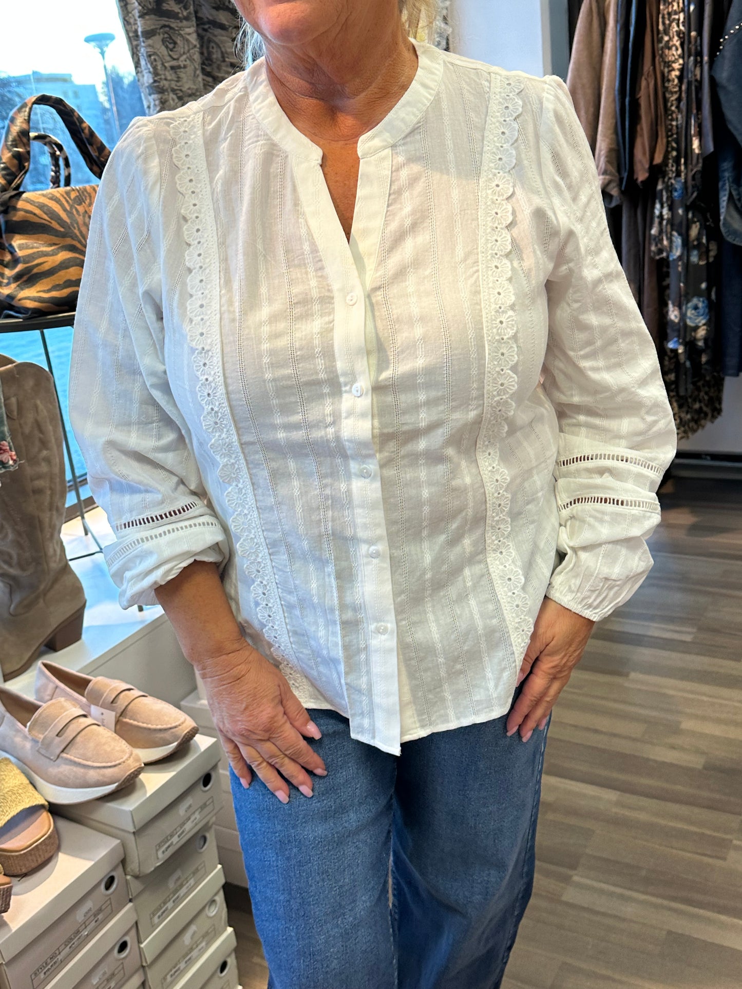 Naisellinen puuvillapaitis