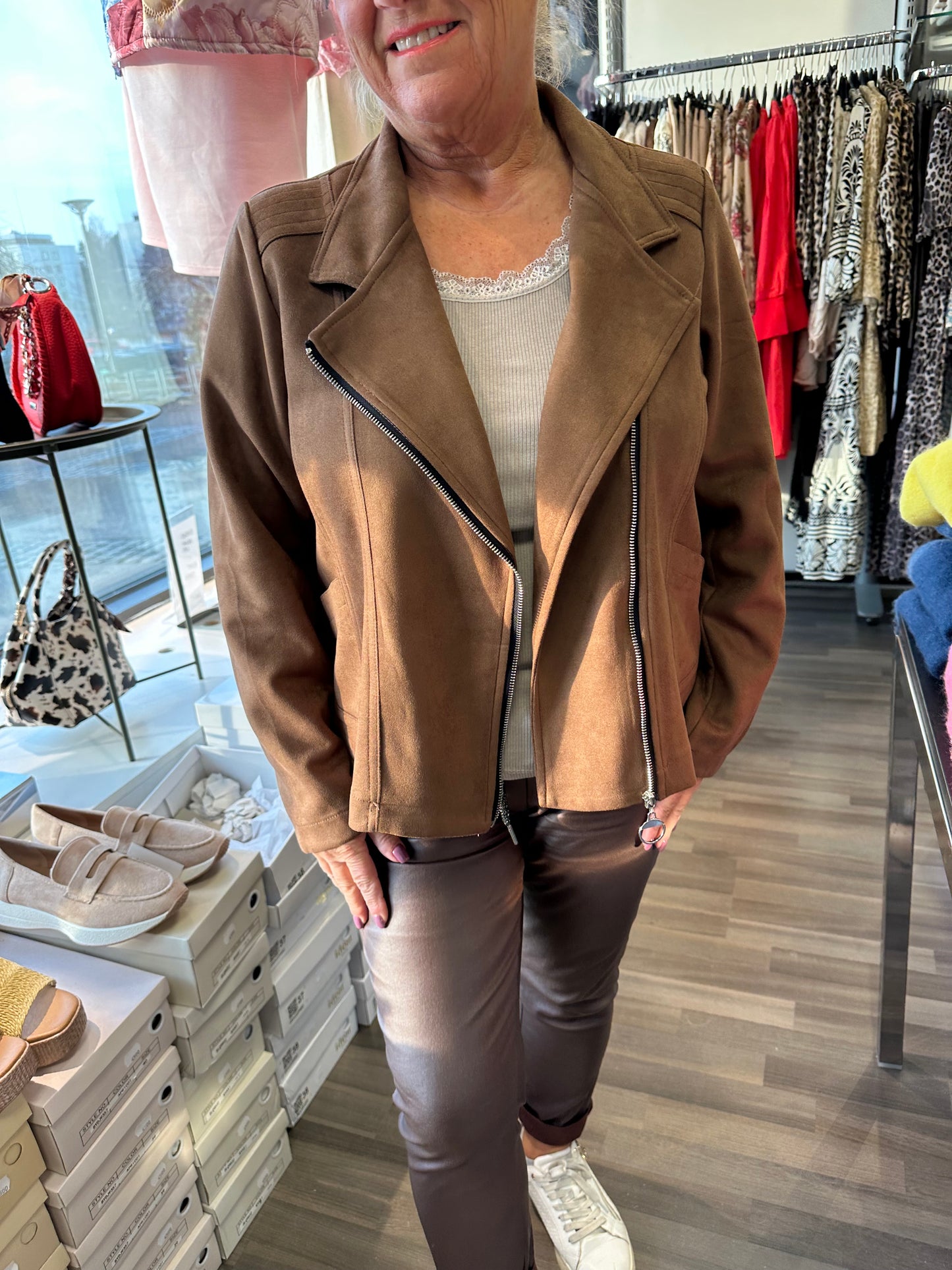 Keinomokkainen biker jakku (6 väriä)