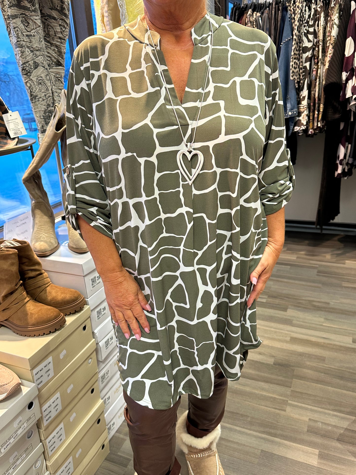 Liukaspintainen pitkä tunika khaki