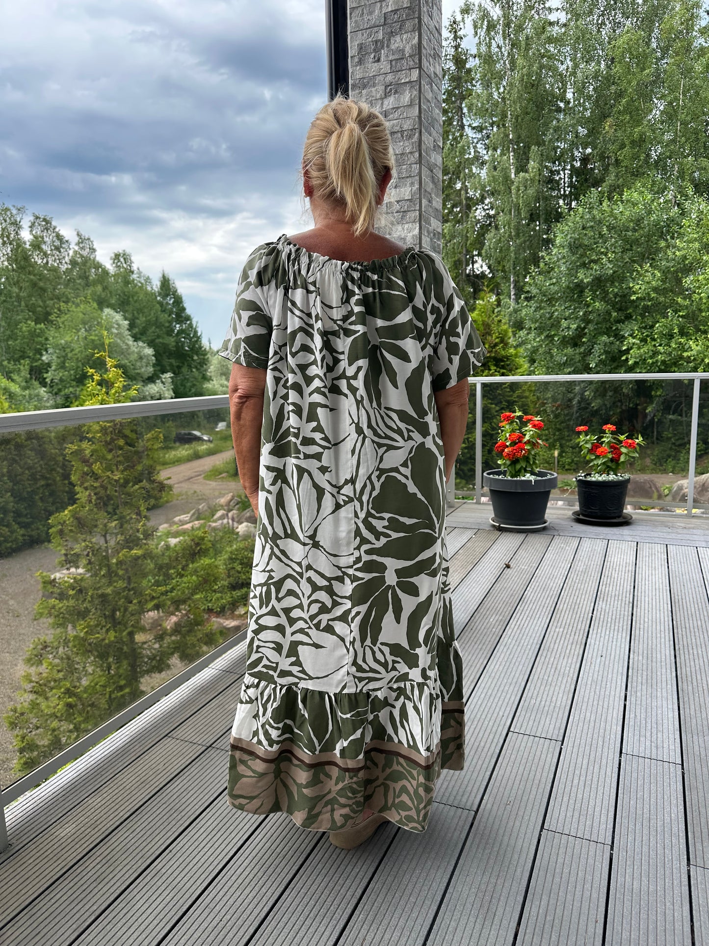 Plussize kuviollinen mekko (3 väriä)