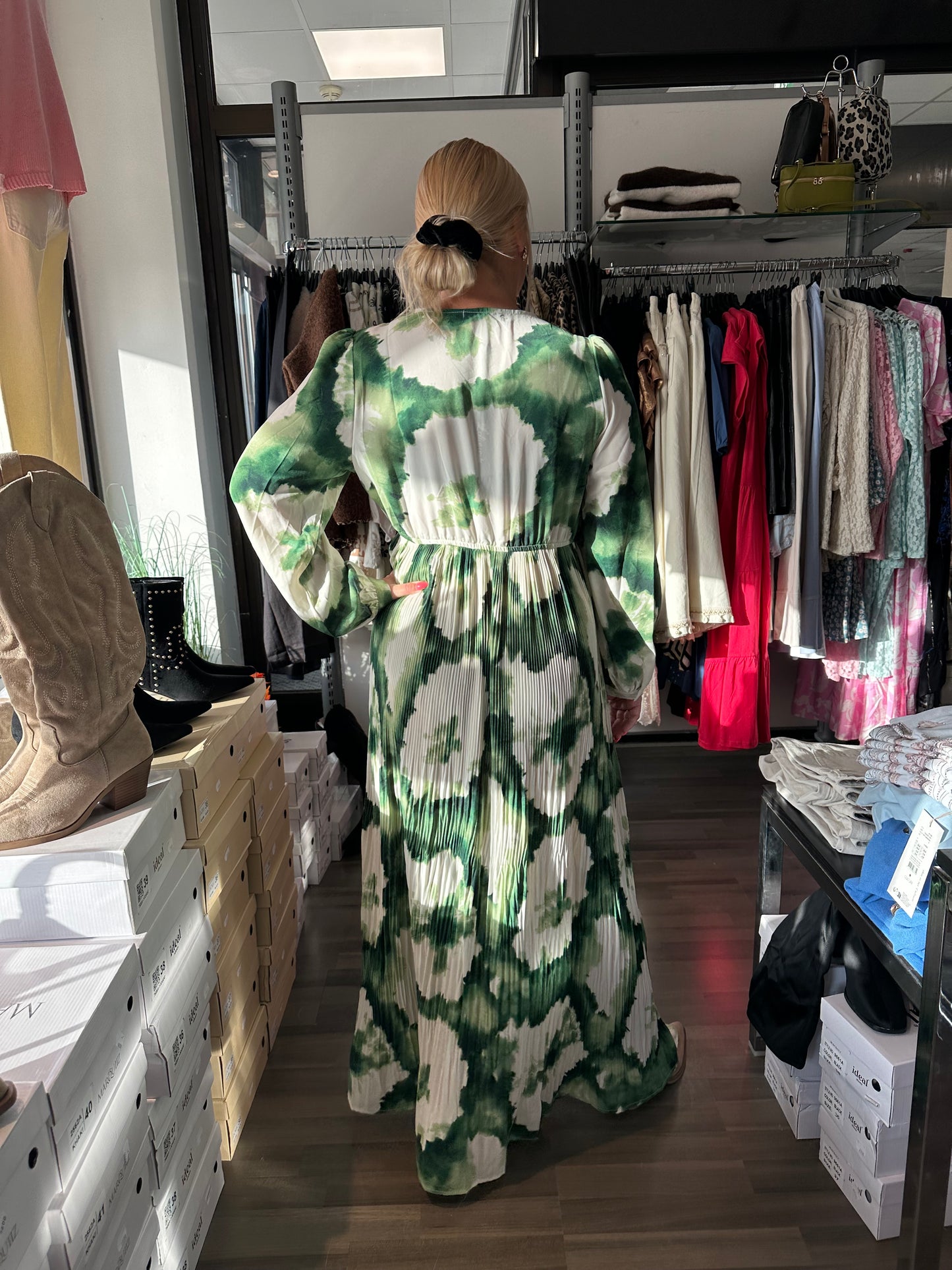 Maksimekko pliseeratulla helmalla sininen vihreä