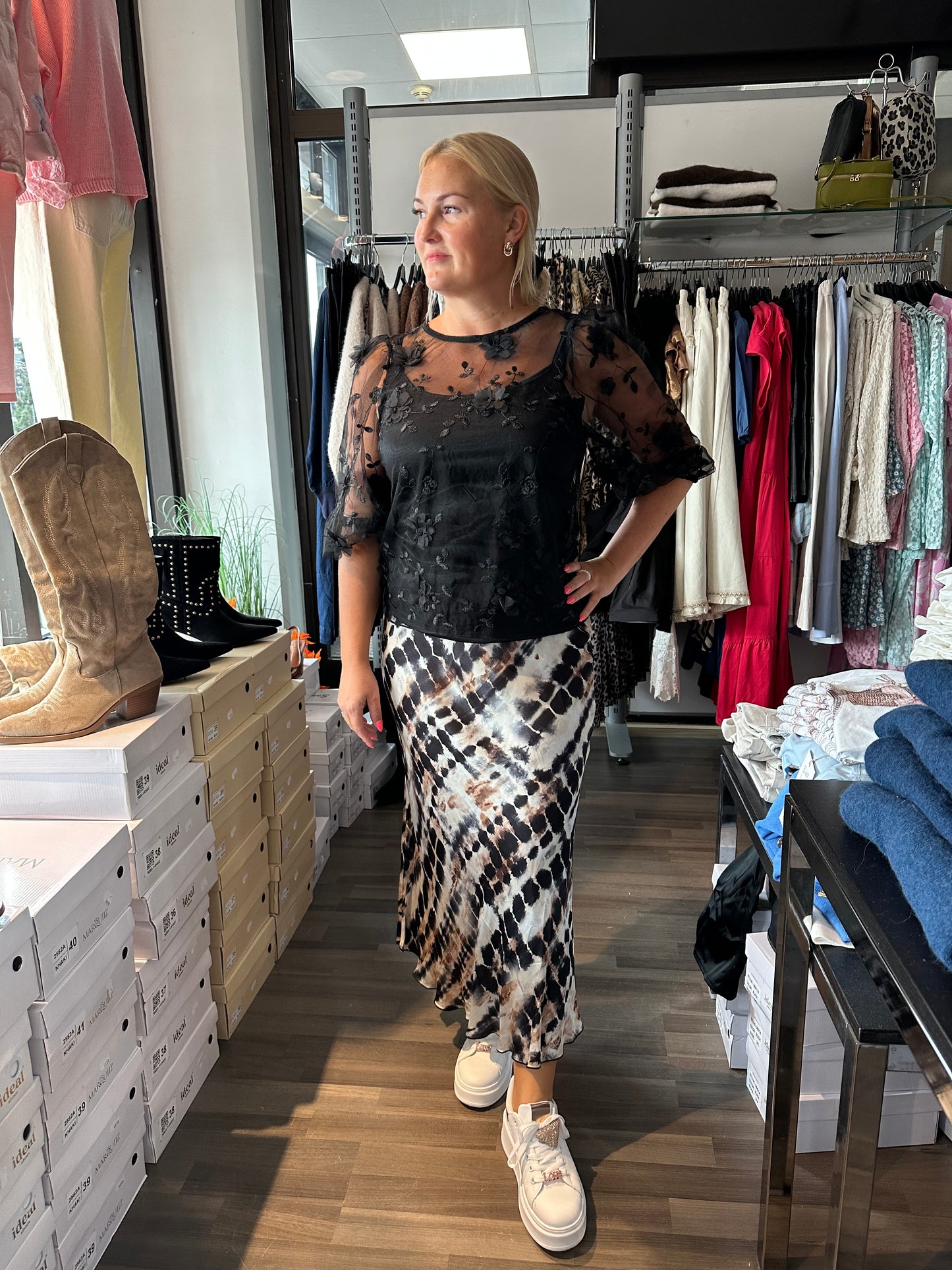 Florence pusero musta