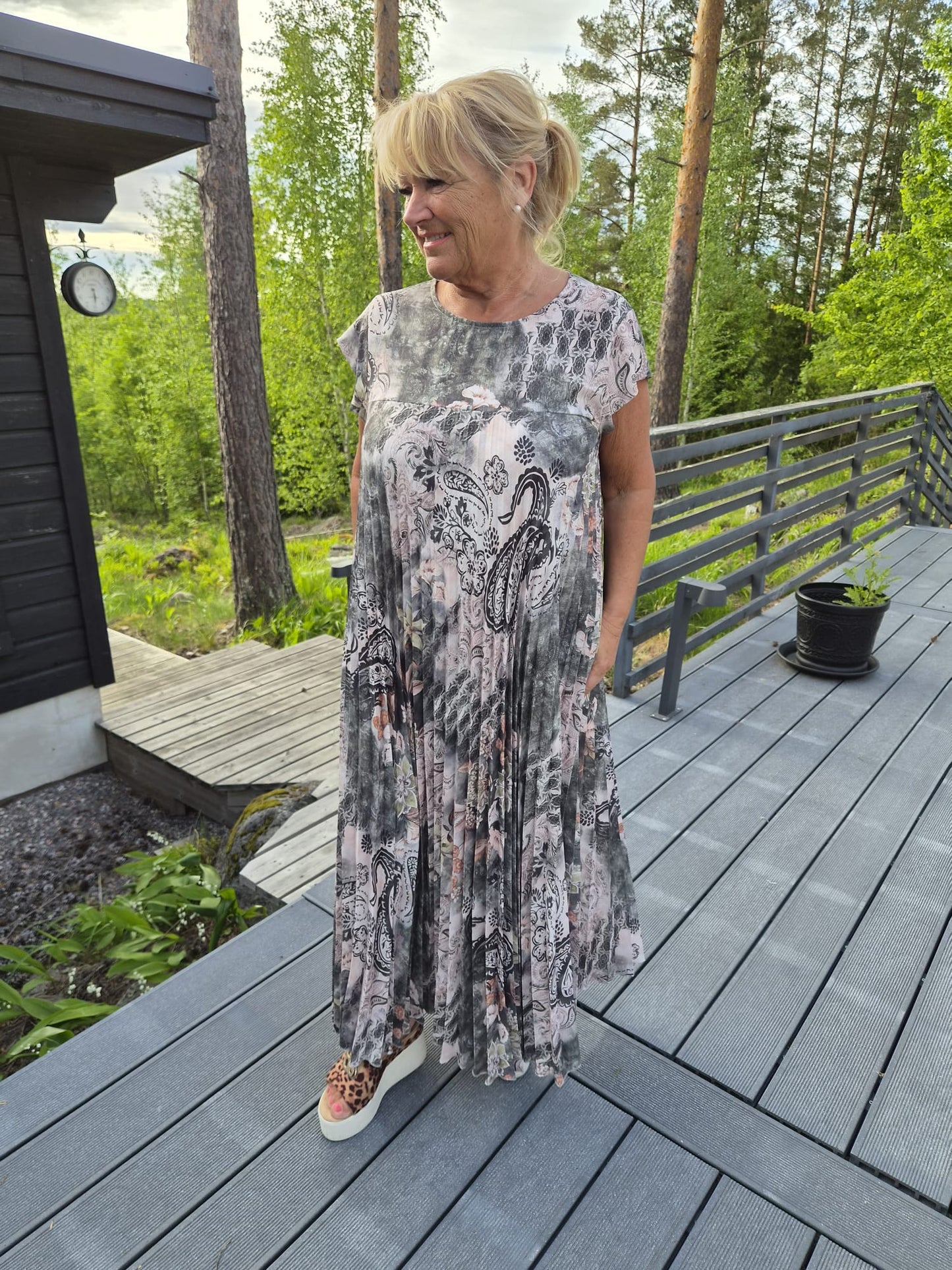 Kuviollinen pliseerattu mekko (5 väriä)