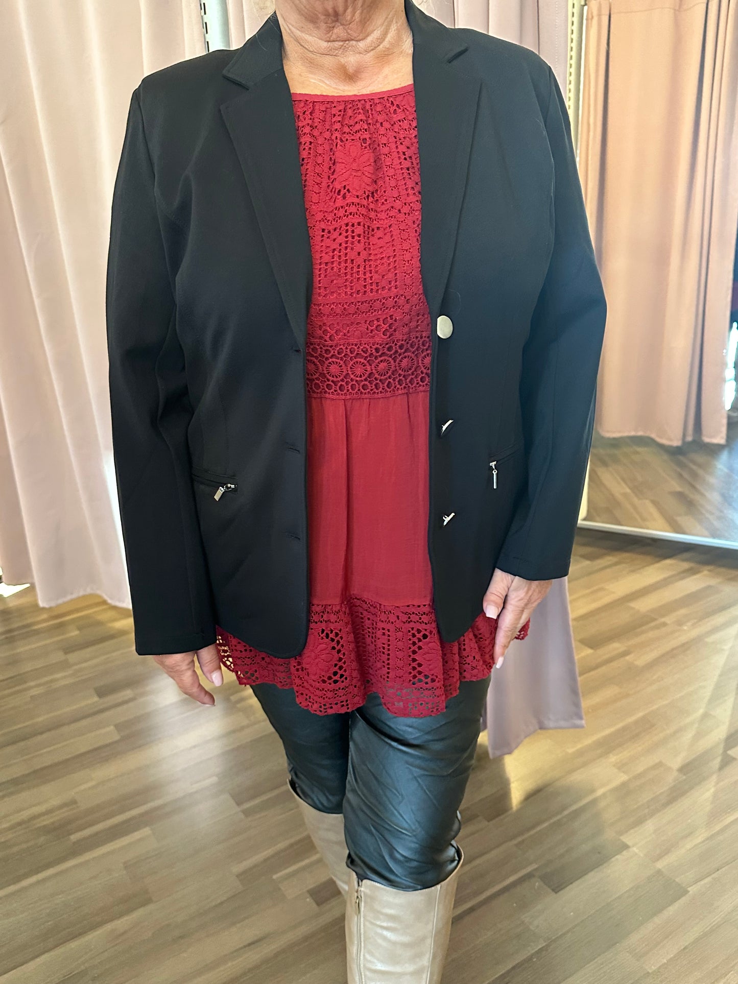 Klassinen jakku musta