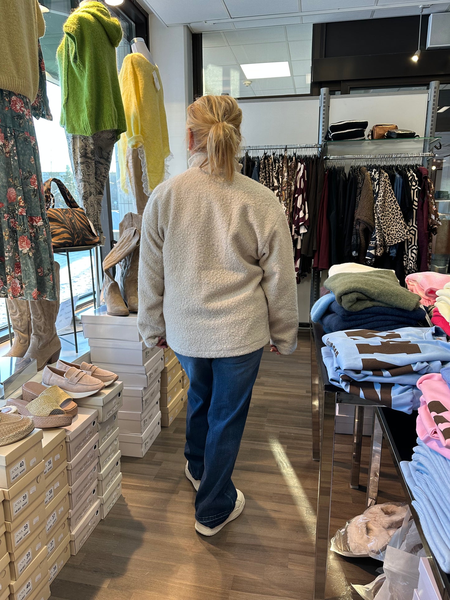 Lyhyt vetoketjullinen teddytakki