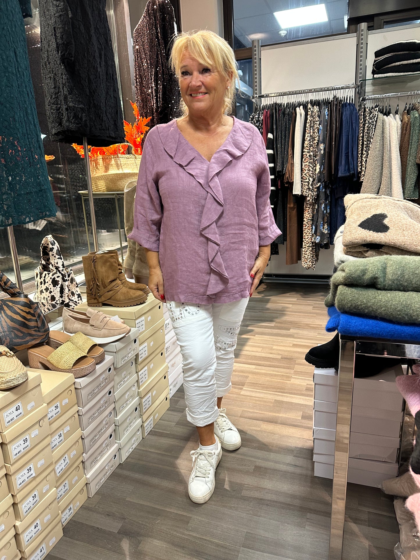 Pellavapusero röyhelöllä Laventeli