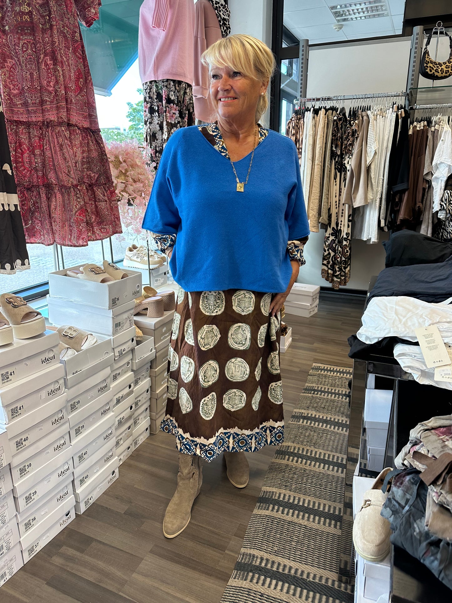 Laatikkoneule sininen