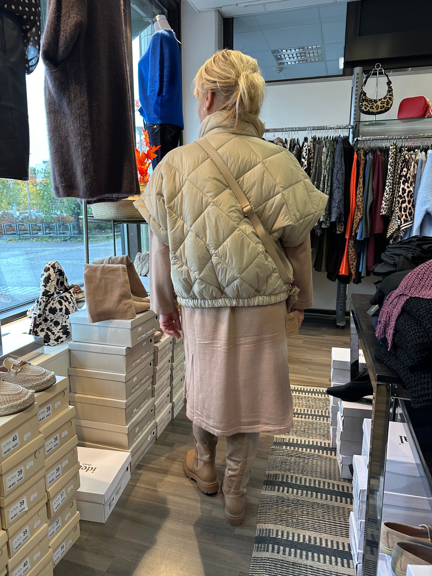 Kevyt toppaliivi beessi