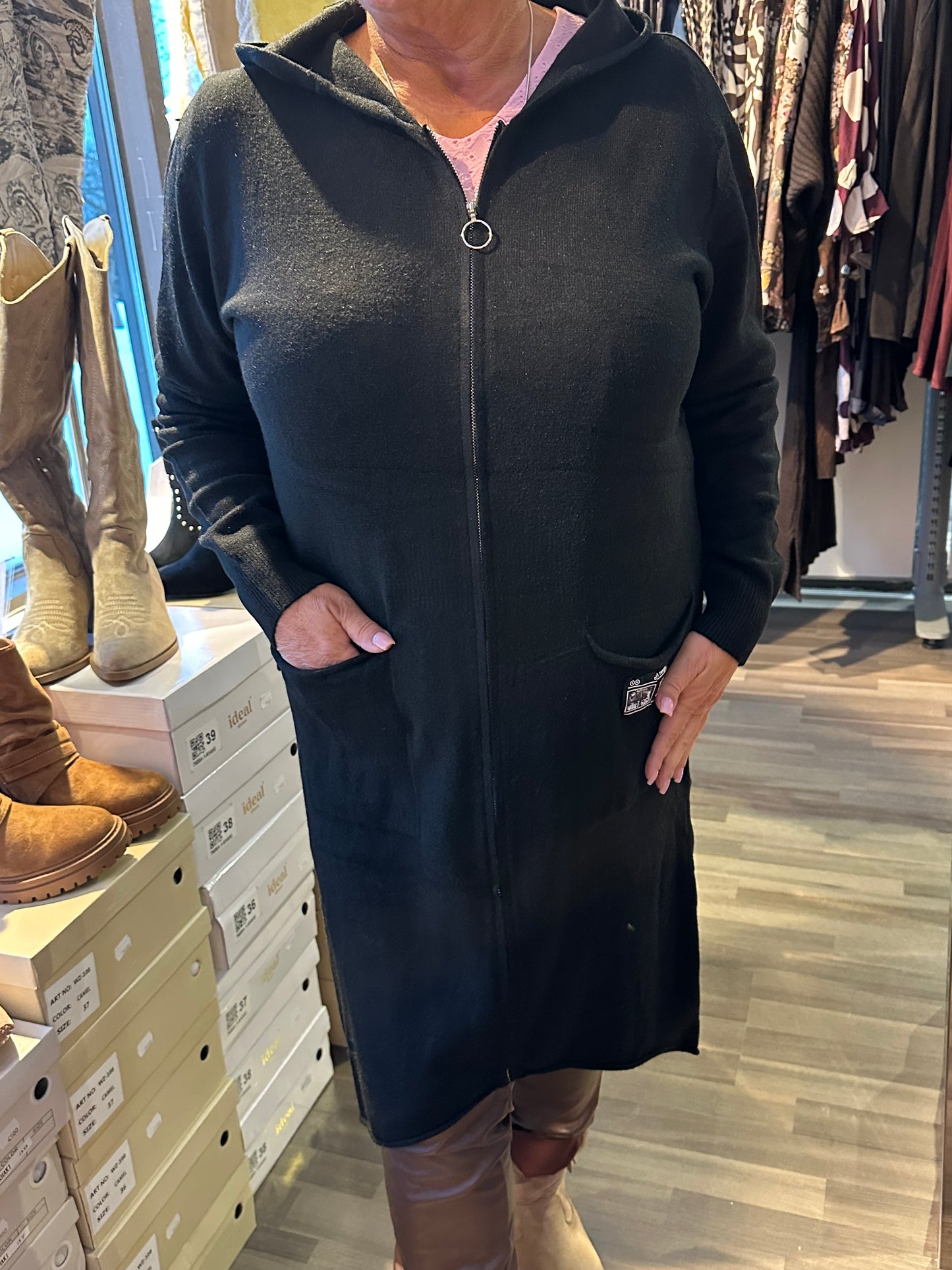 Vetoketjullinen neuletakki musta