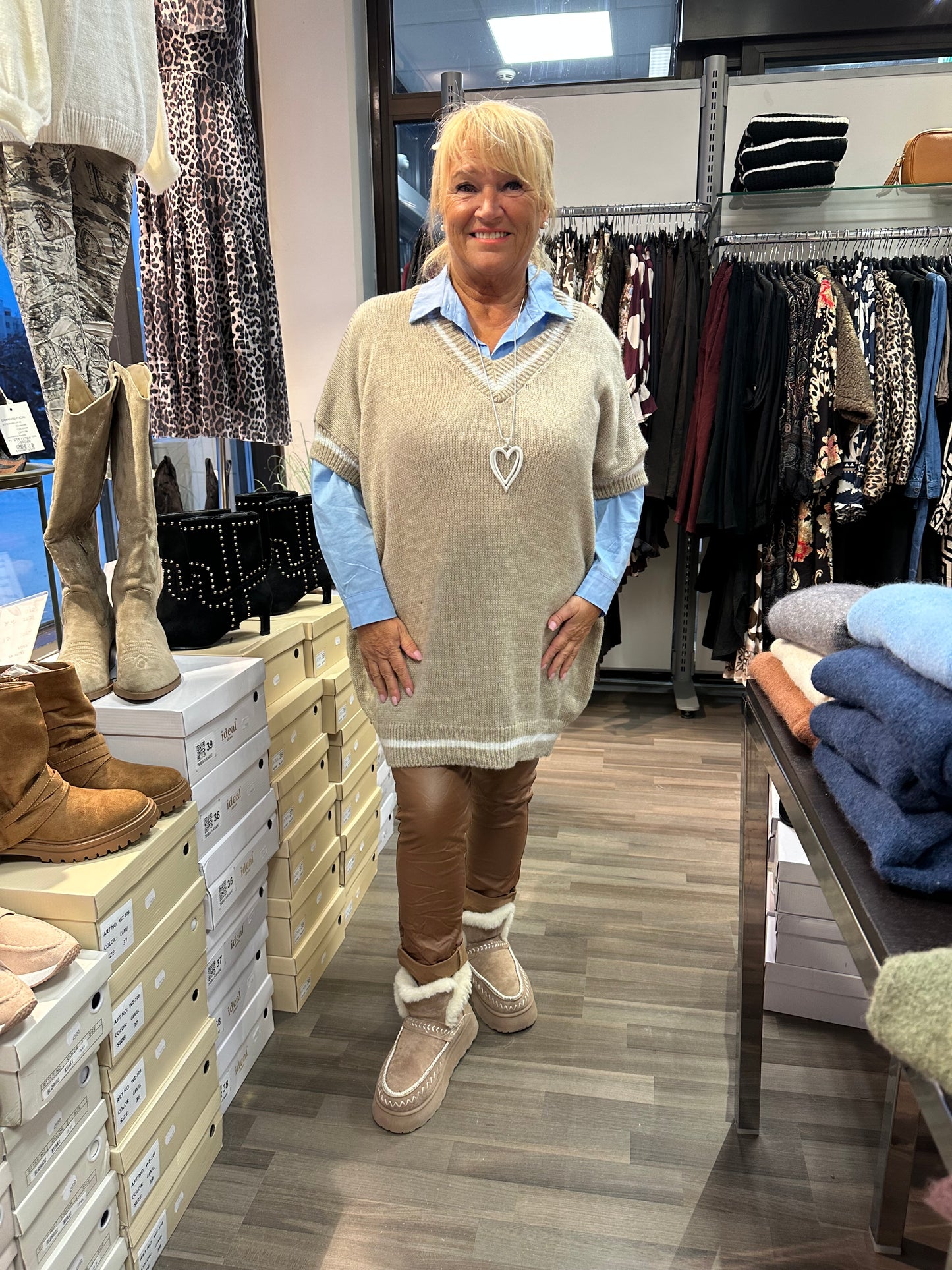 Plussize neuleliivi beessi