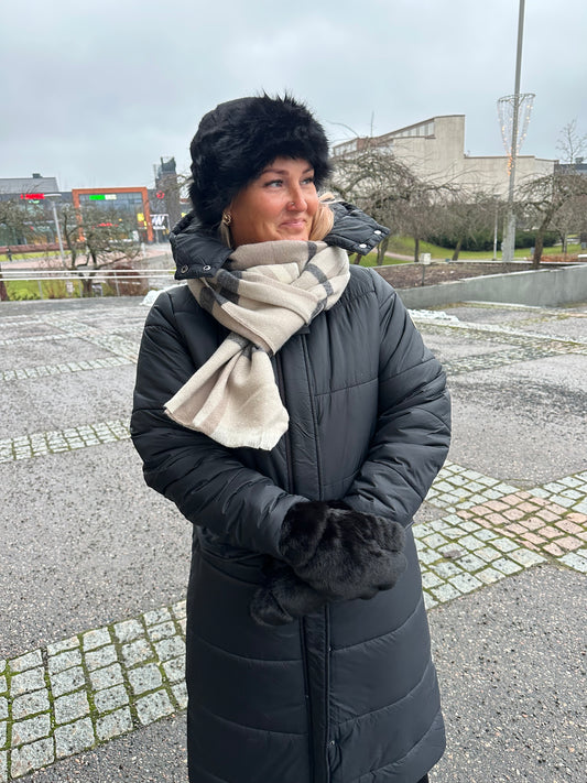 Pörrölapaset musta