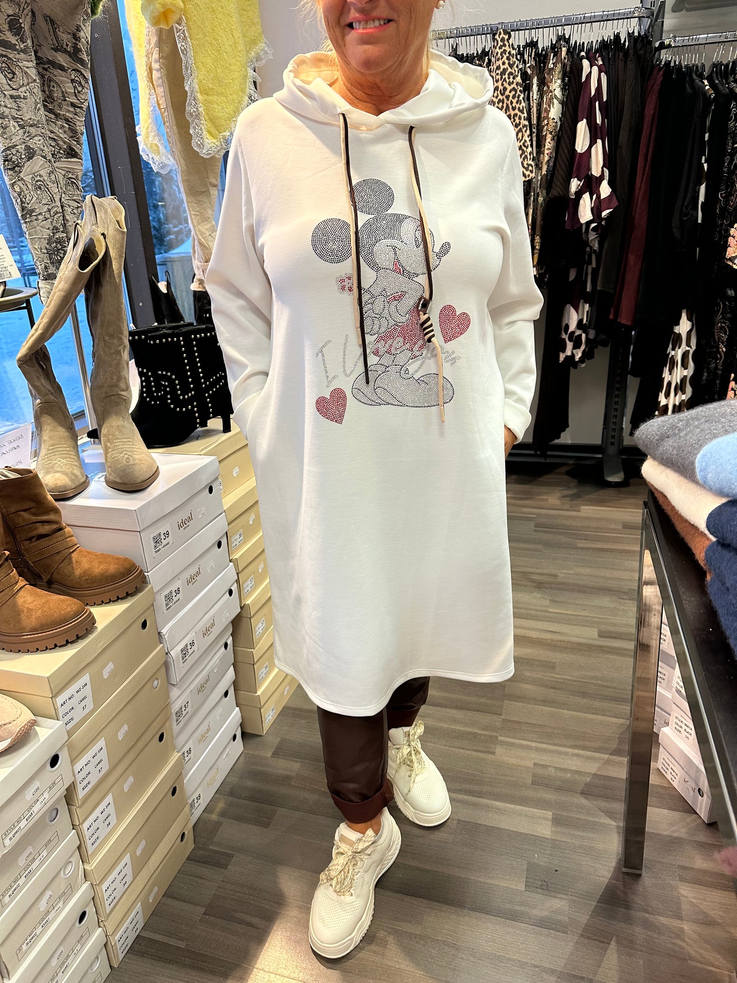 Mikki hupparimekko valkoinen