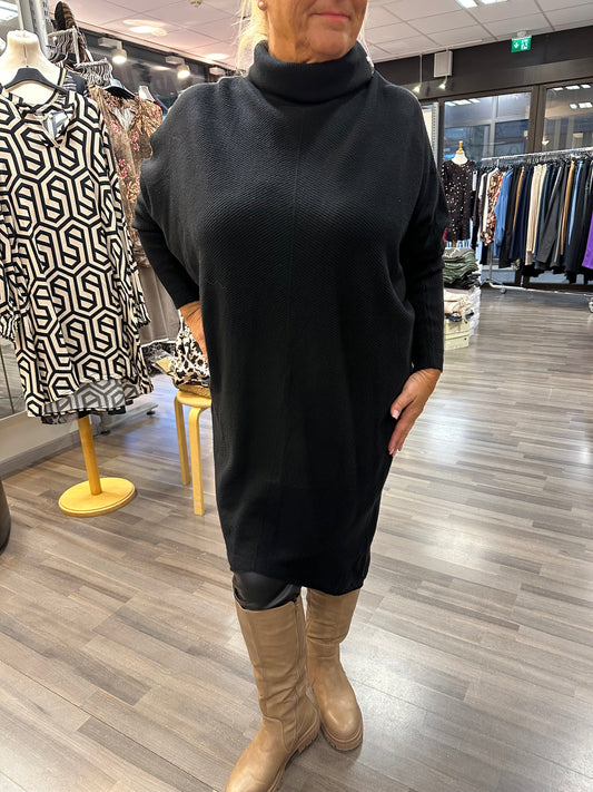 Oversize neuletunika musta