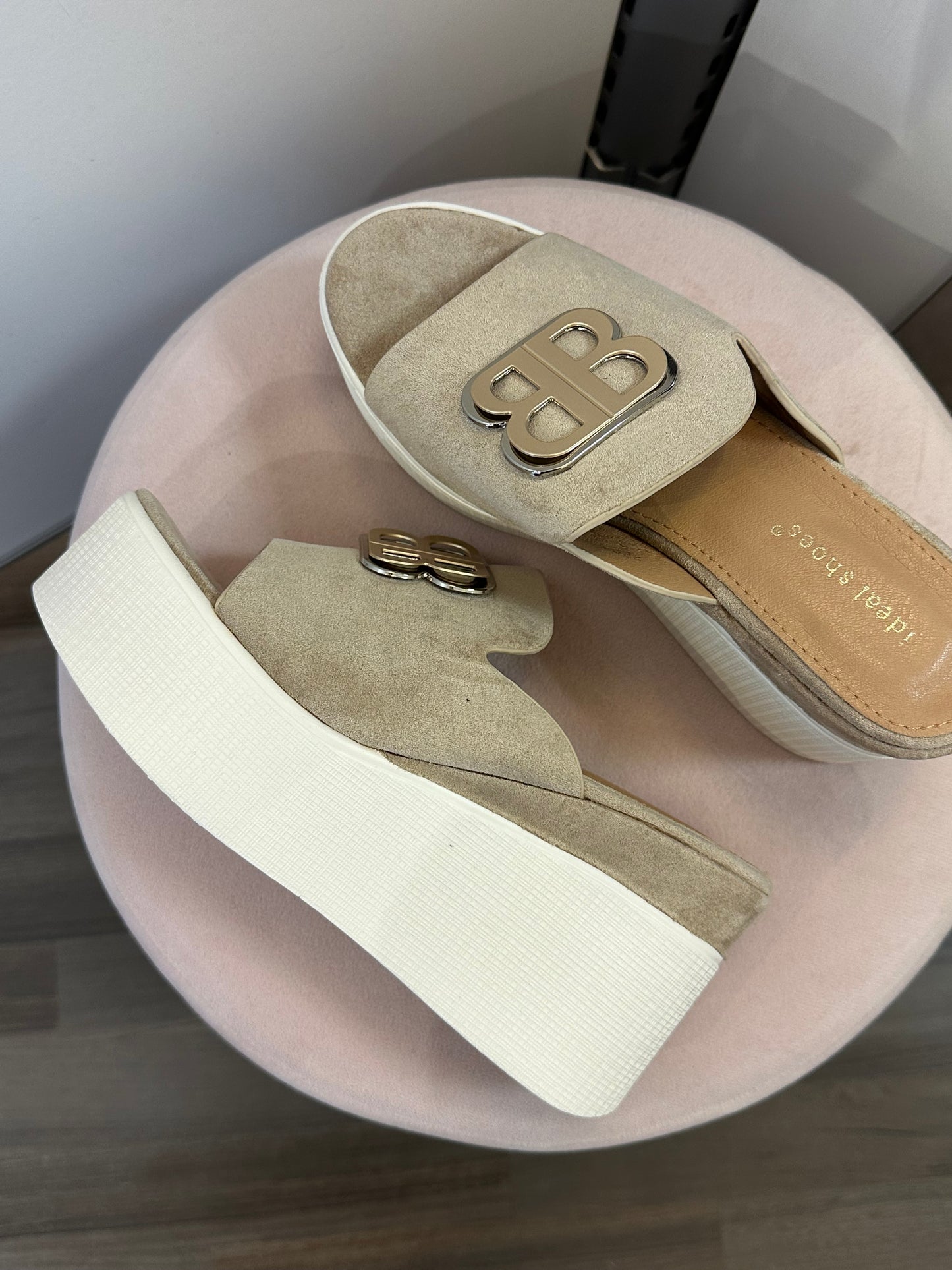 Korokepohjalliset sandaalit taupe