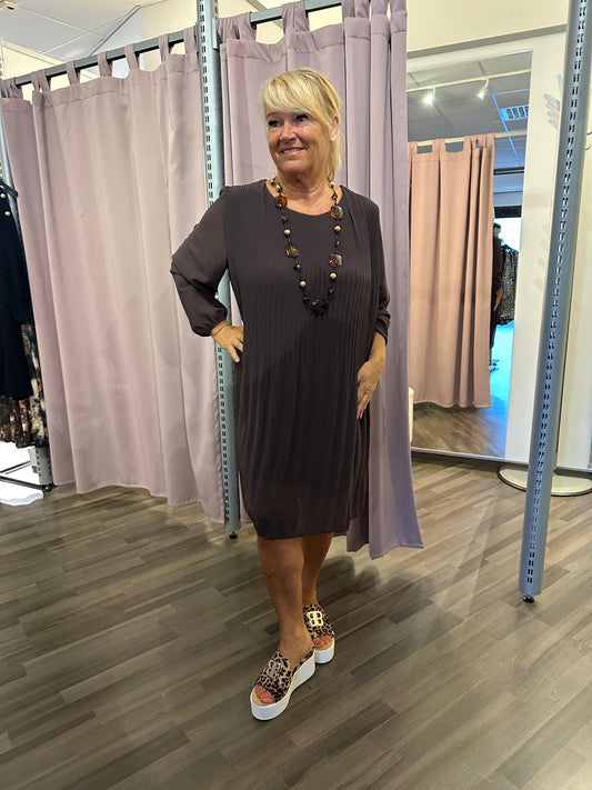 Plussize pliseerattu sifonkitunika/mekko ruskea