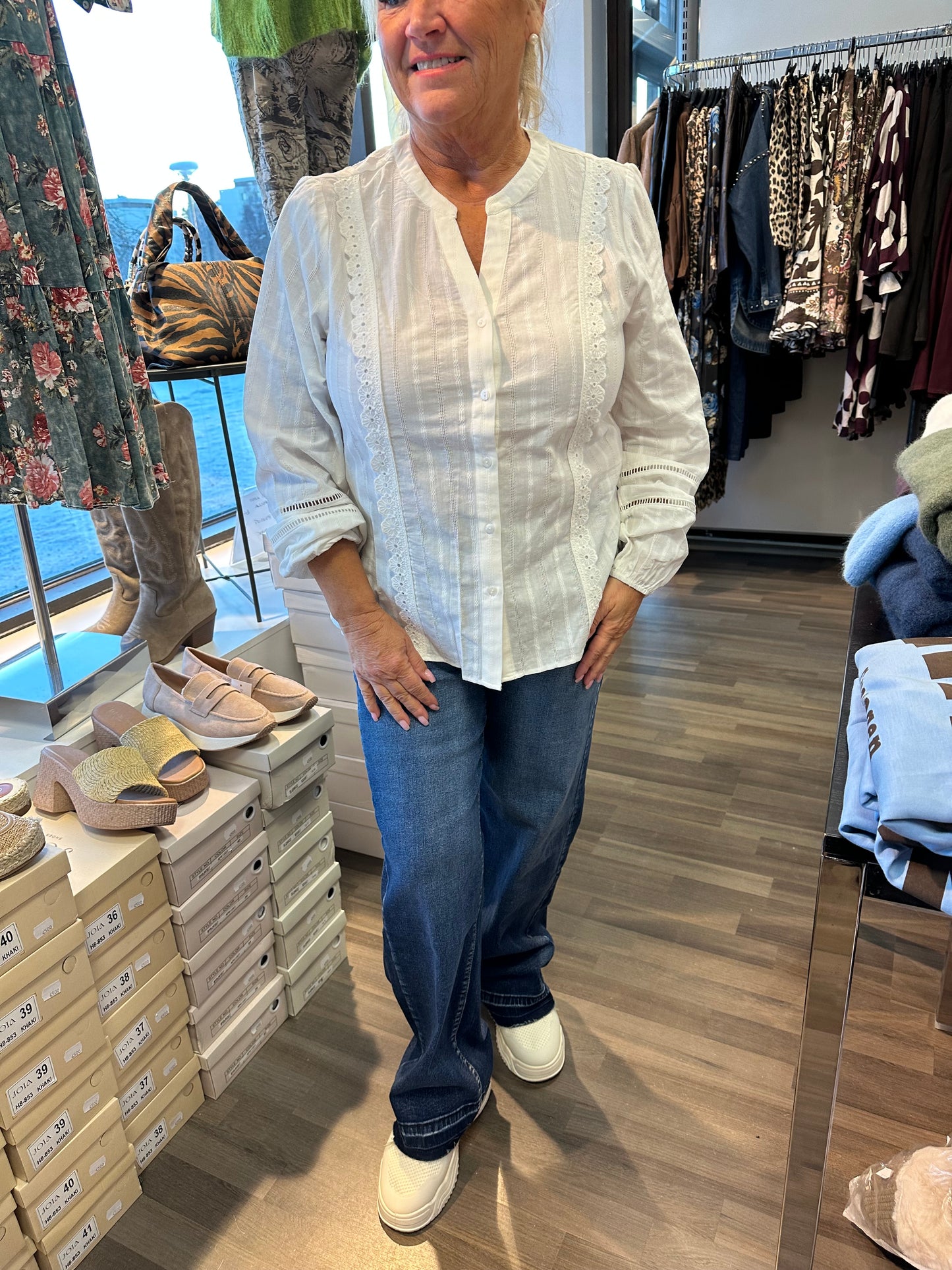 Naisellinen puuvillapaitis