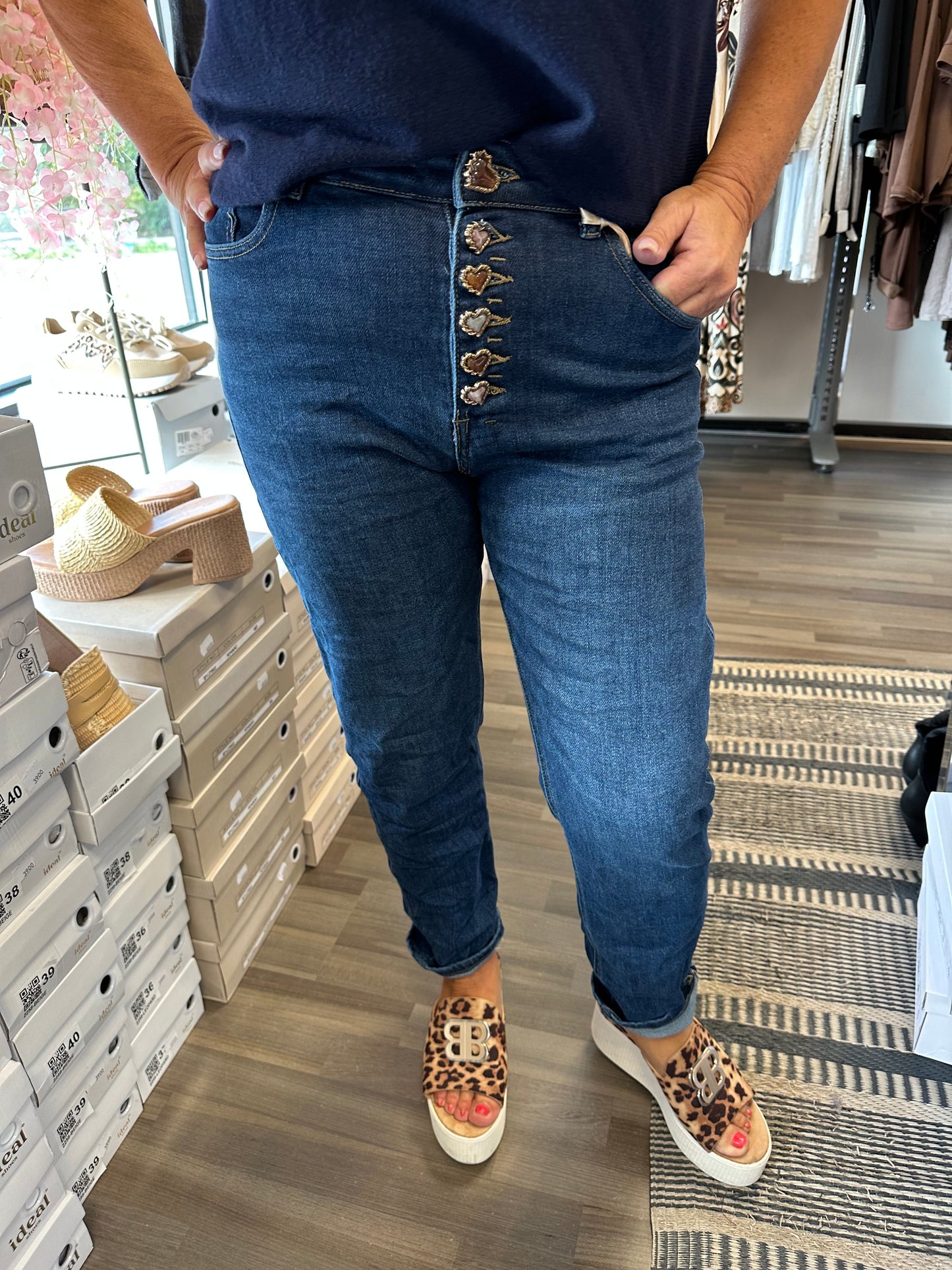 Joustavat farkut sydännapeilla