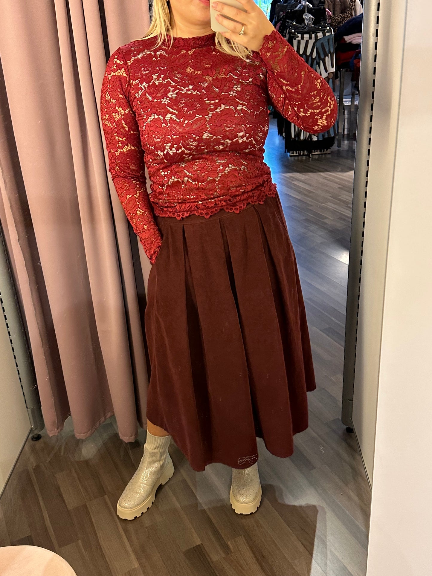 Yksivärinen samettihame viininpunainen