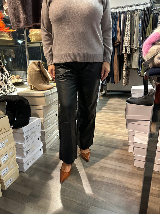 Suoralahkeiset keinonahkahousut musta