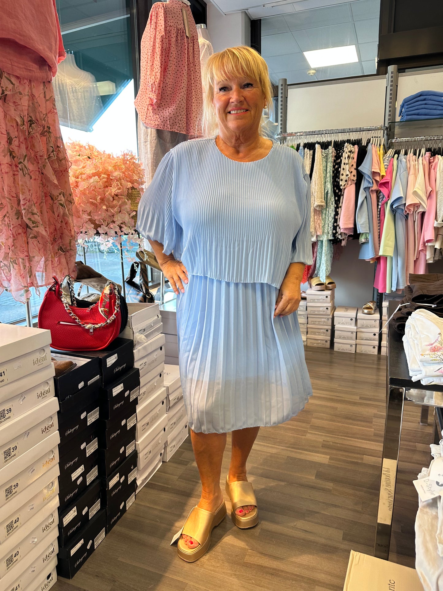 Plussize pliseerattu mekko (4 väriä)
